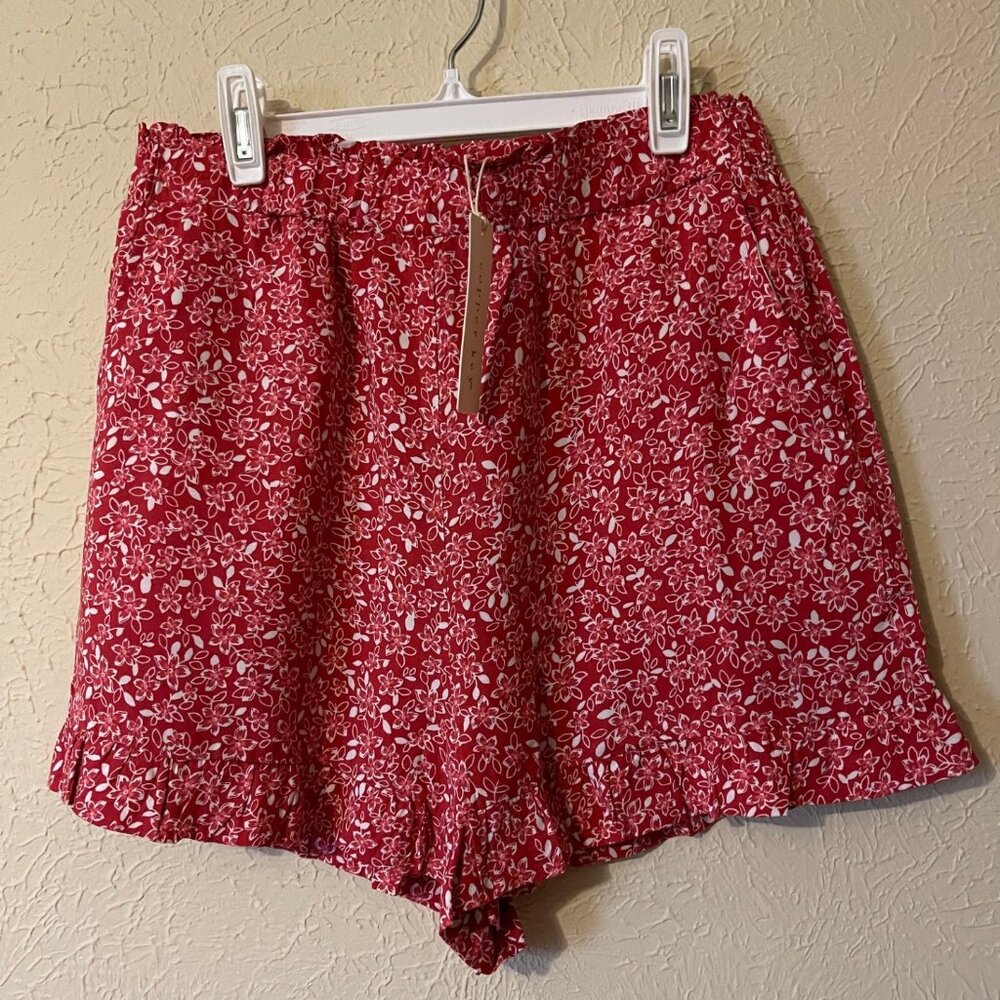 Copper Key New with Tags Red Print ruffle shorts, size M